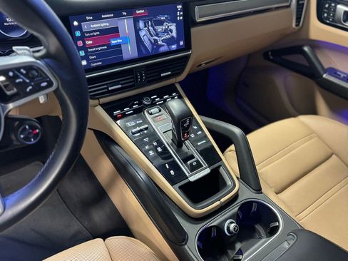 Used 2023 Porsche Cayenne Platinum Edition image 25