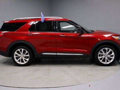 Certified 2022 Ford Explorer Platinum w/ Technology Package image 13