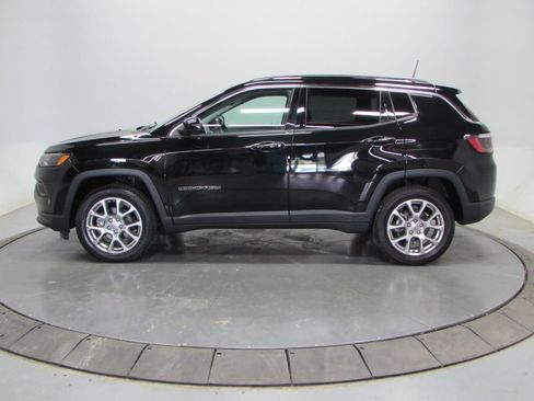 Used 2022 Jeep Compass Latitude AWD/4WD image 4
