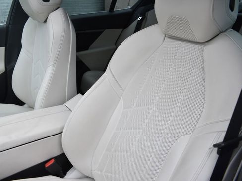 Used 2024 BMW i5 eDrive40i image 11