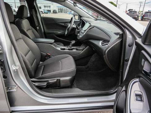Used 2025 Chevrolet Malibu LT FWD image 13