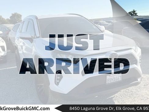 Used 2021 Toyota RAV4 LE AWD/4WD image 1