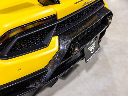Used 2018 Lamborghini Huracan Performante image 16