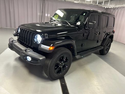Used 2021 Jeep Wrangler Unlimited Sahara AWD/4WD image 3