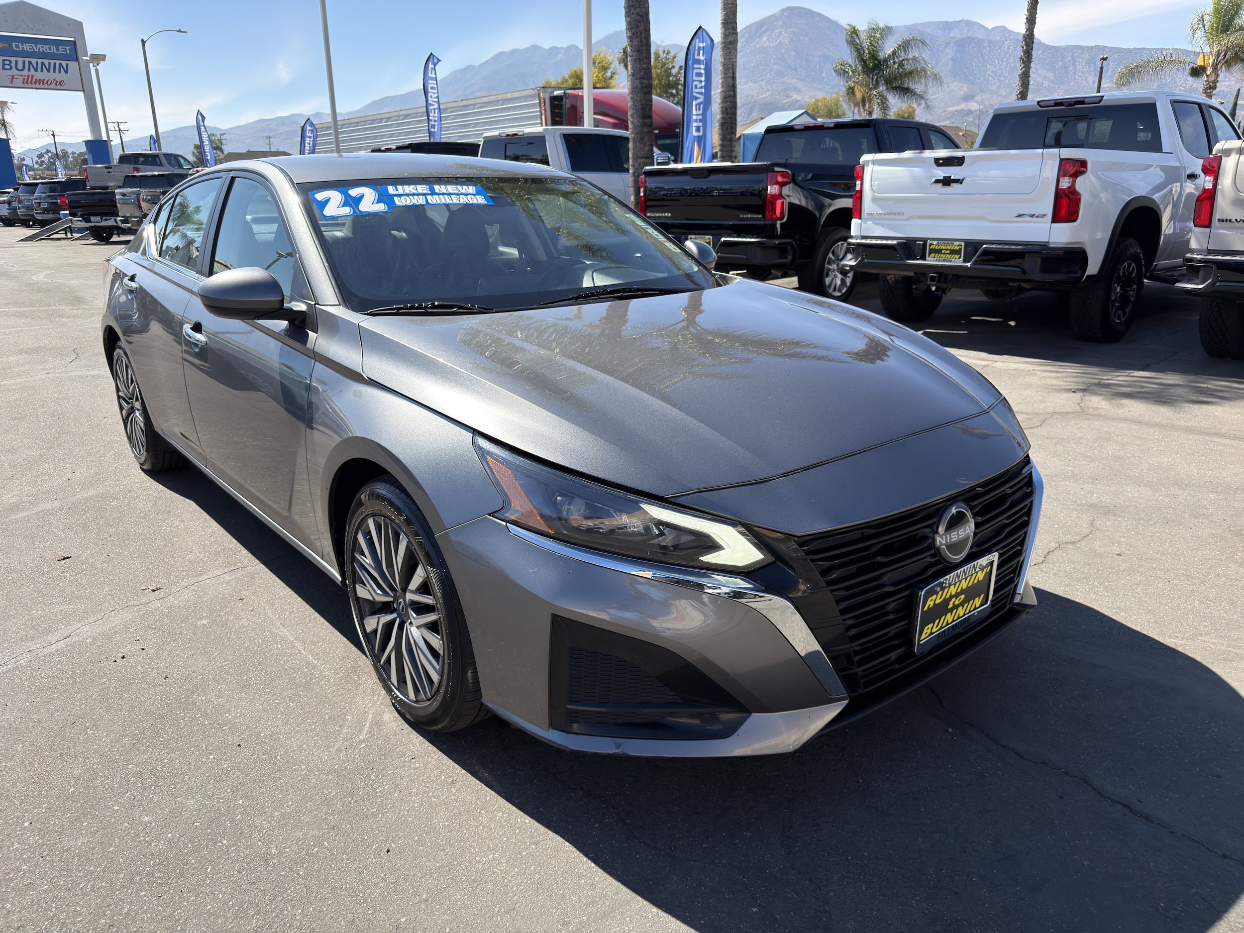 Used 2023 Nissan Altima 2.5 SV FWD image 2