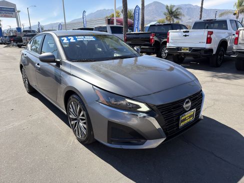 Used 2023 Nissan Altima 2.5 SV FWD image 2
