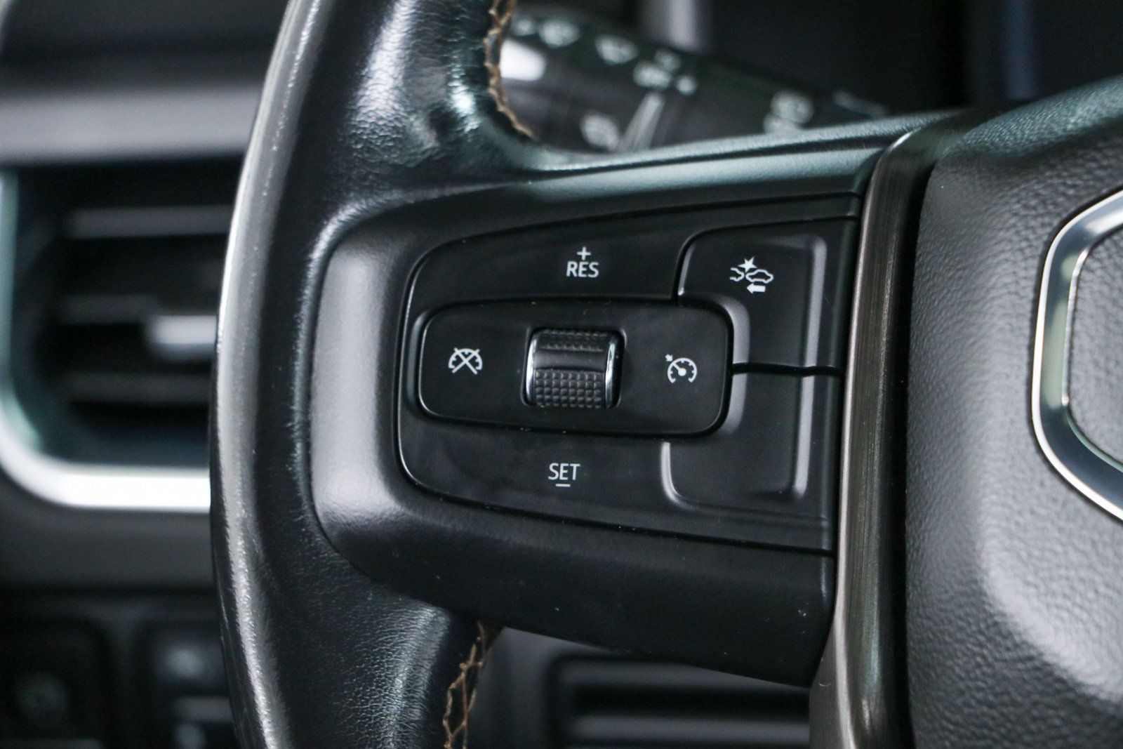 Used 2022 GMC Yukon AT4 AWD/4WD image 14