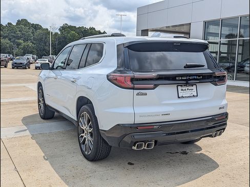 New 2026 GMC Acadia Denali Ultimate w/ LPO, Floor Liner Package AWD/4WD image 8
