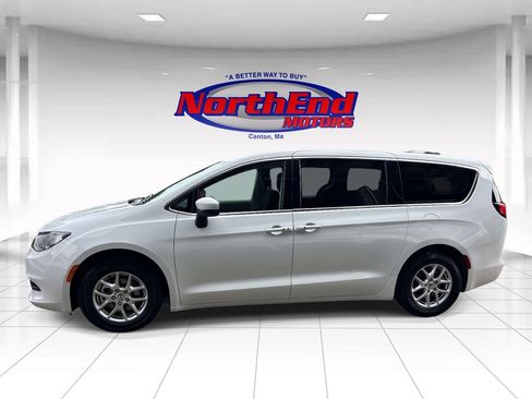 Used 2023 Chrysler Voyager LX FWD image 6