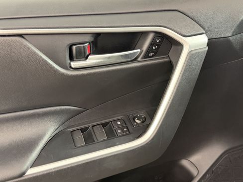 Used 2020 Toyota RAV4 XLE Premium FWD image 26
