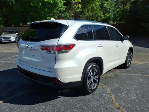 Used 2016 Toyota Highlander XLE FWD image 3