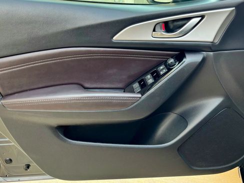 Used 2017 MAZDA MAZDA3 Touring FWD image 13