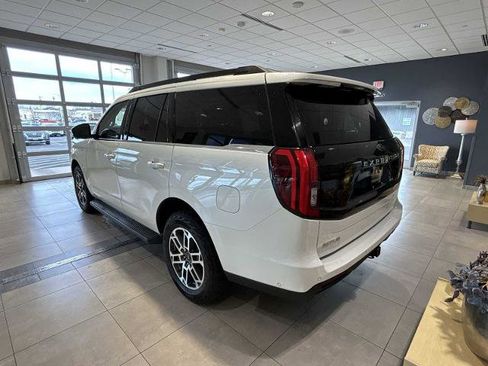 Certified 2025 Ford Expedition Active image 5