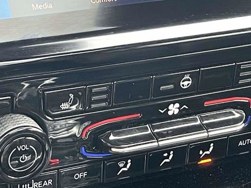 Certified 2022 Jeep Grand Cherokee L Limited image 40