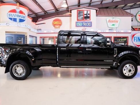 Used 2022 Ford F450 Platinum w/ FX4 Off-Road Package image 5
