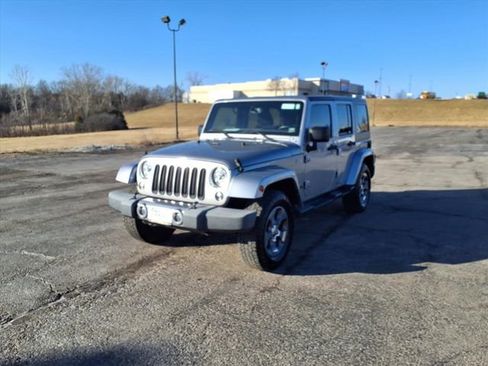 Used 2018 Jeep Wrangler Unlimited Sahara image 40