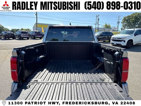 Used 2025 Toyota Tacoma SR5 AWD/4WD image 14