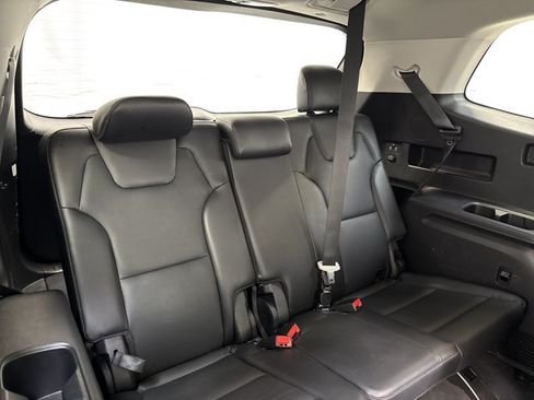 Certified 2025 Kia Telluride S FWD image 32