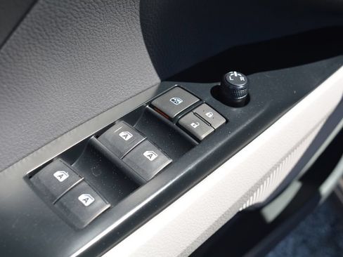 Used 2018 Toyota Camry SE w/ Convenience Package FWD image 8