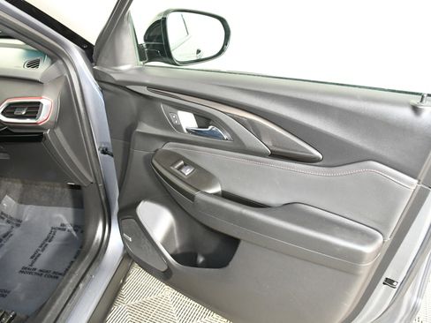 Used 2021 Chevrolet TrailBlazer RS w/ Sun and Liftgate Package image 40