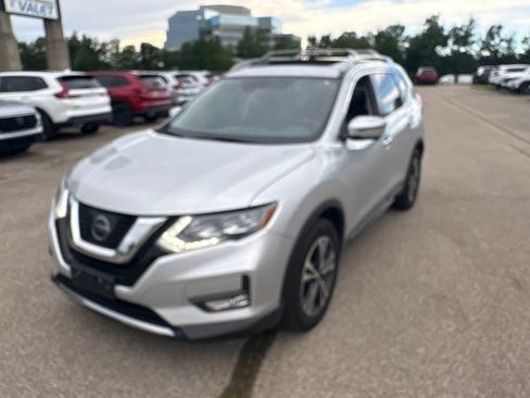Used 2017 Nissan Rogue SL w/ SL Premium Package AWD/4WD image 13