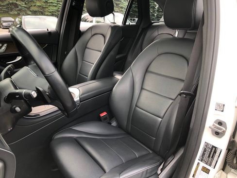 Used 2022 Mercedes-Benz GLC 300 4MATIC w/ Premium Package Lite image 29