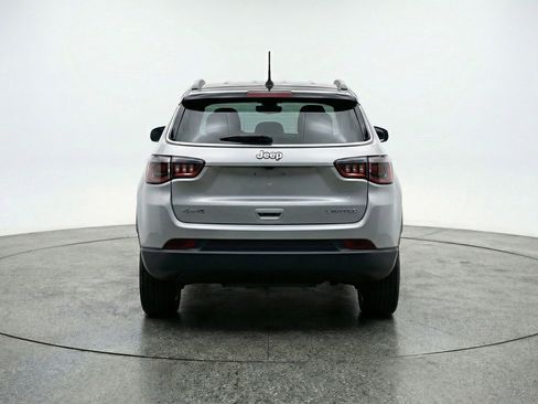 Used 2025 Jeep Compass Limited image 6