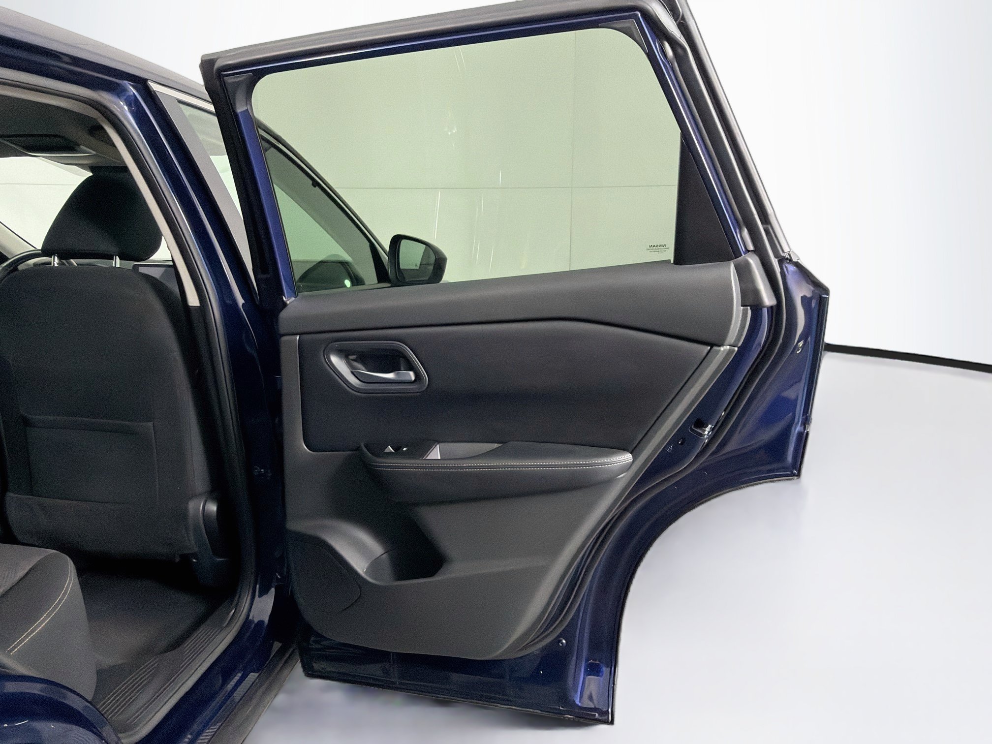 Used 2025 Nissan Rogue SV FWD image 30
