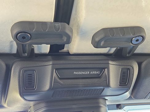 New 2025 Jeep Gladiator Sport image 29