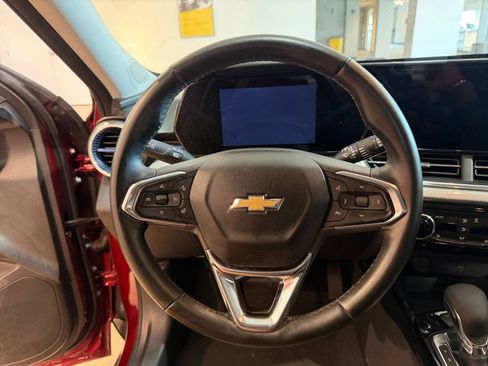 Used 2025 Chevrolet Trax LT w/ LT Convenience Package FWD image 27