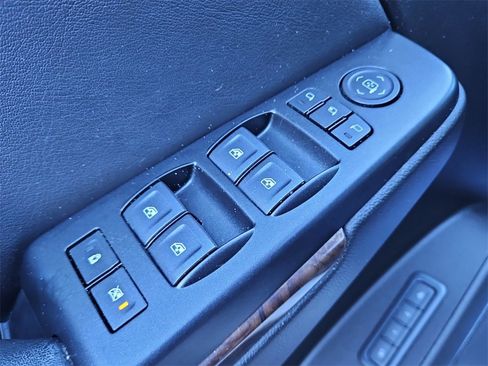 Used 2019 Chevrolet Suburban LT image 34