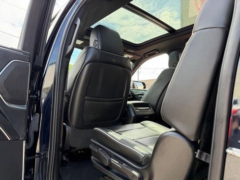Used 2022 Cadillac Escalade ESV Premium Luxury AWD/4WD image 21
