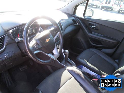 Used 2020 Chevrolet Trax LT w/ LT Convenience Package image 11