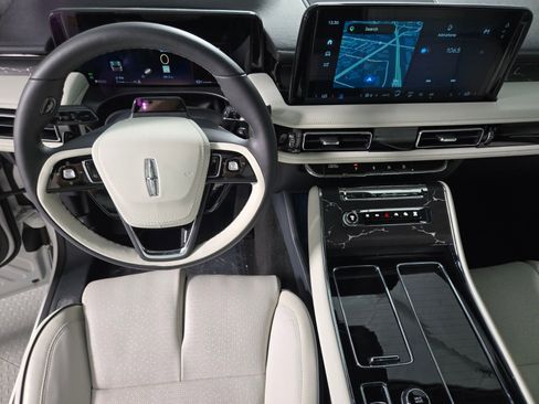 New 2026 Lincoln Aviator Black Label AWD/4WD image 17