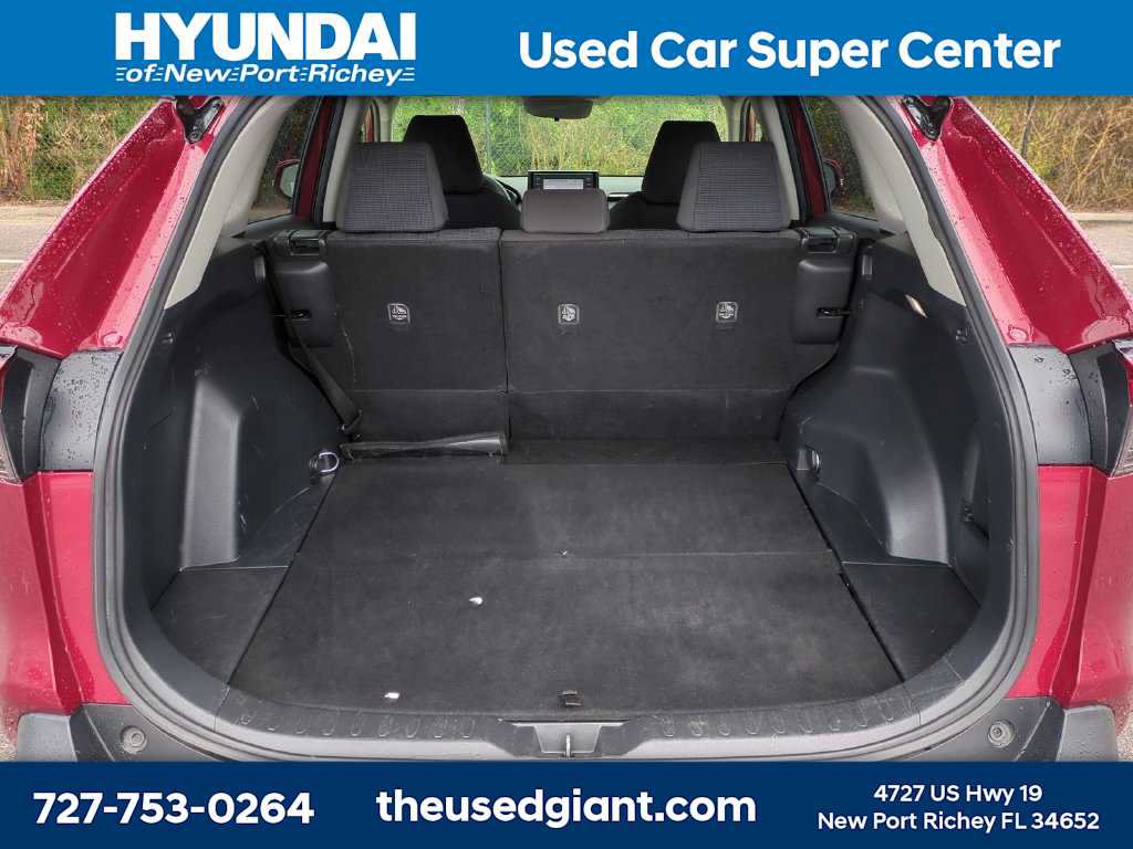 Used 2022 Toyota RAV4 LE AWD/4WD image 12