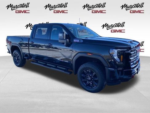 Used 2025 GMC Sierra 2500 AT4 image 3