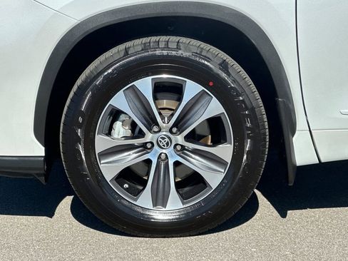 Used 2023 Toyota Highlander XLE w/ Protection Package #3 (TMS) image 26