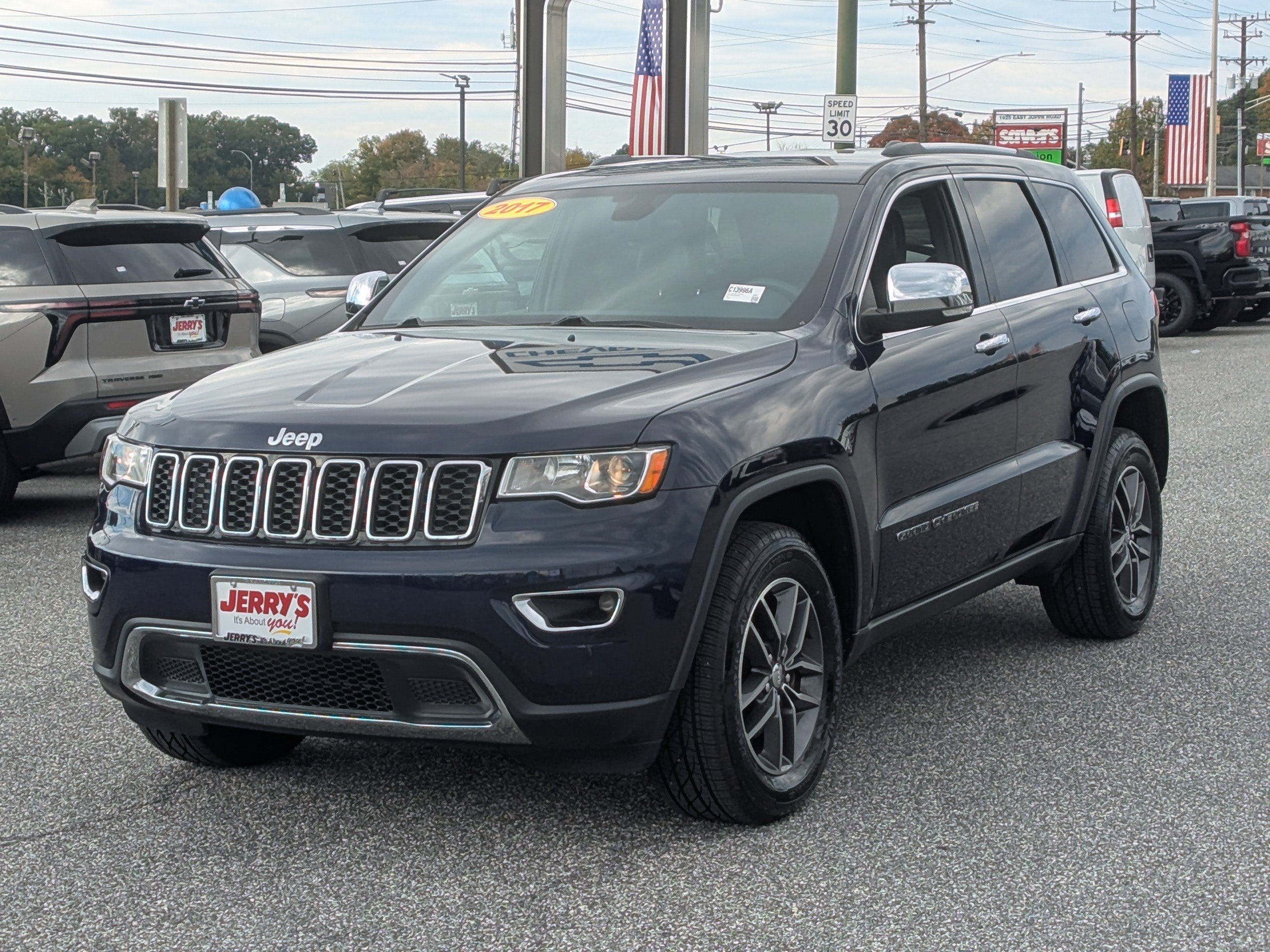Used 2017 Jeep Grand Cherokee Limited AWD/4WD image 4