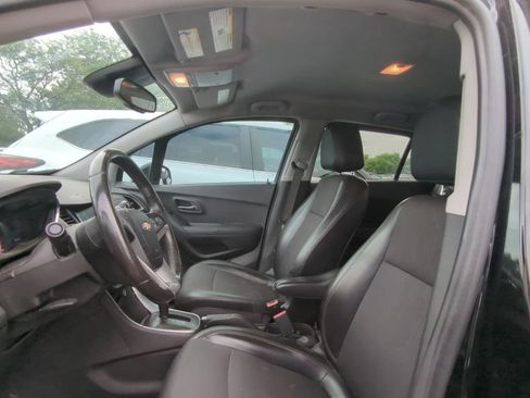 Used 2020 Chevrolet Trax LT w/ Redline Edition FWD image 6