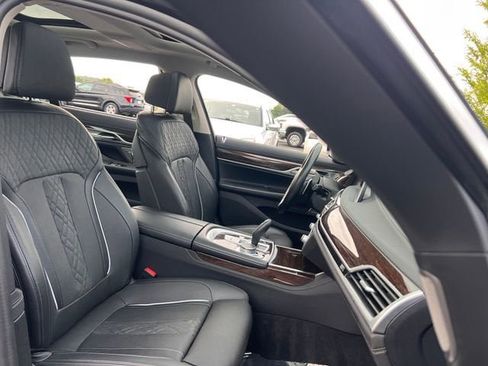 Used 2020 BMW 740i w/ Premium Package RWD image 36