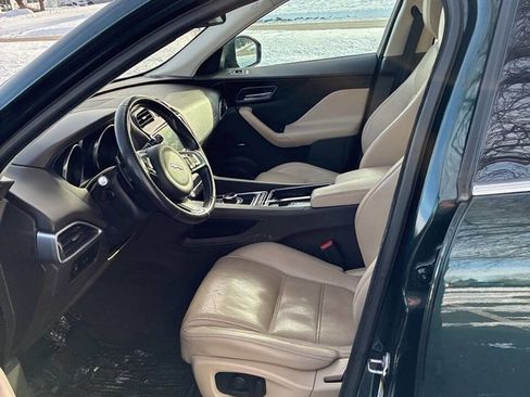 Used 2018 Jaguar F-PACE Prestige image 4