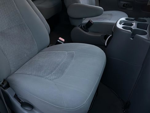 Used 2006 Ford E-150 and Econoline 150 XL Van 3D image 23