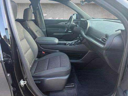 Used 2025 Chevrolet Traverse LT FWD image 23