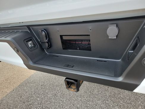 Used 2024 Ford F150 Lariat w/ Equipment Group 502A High AWD/4WD image 10