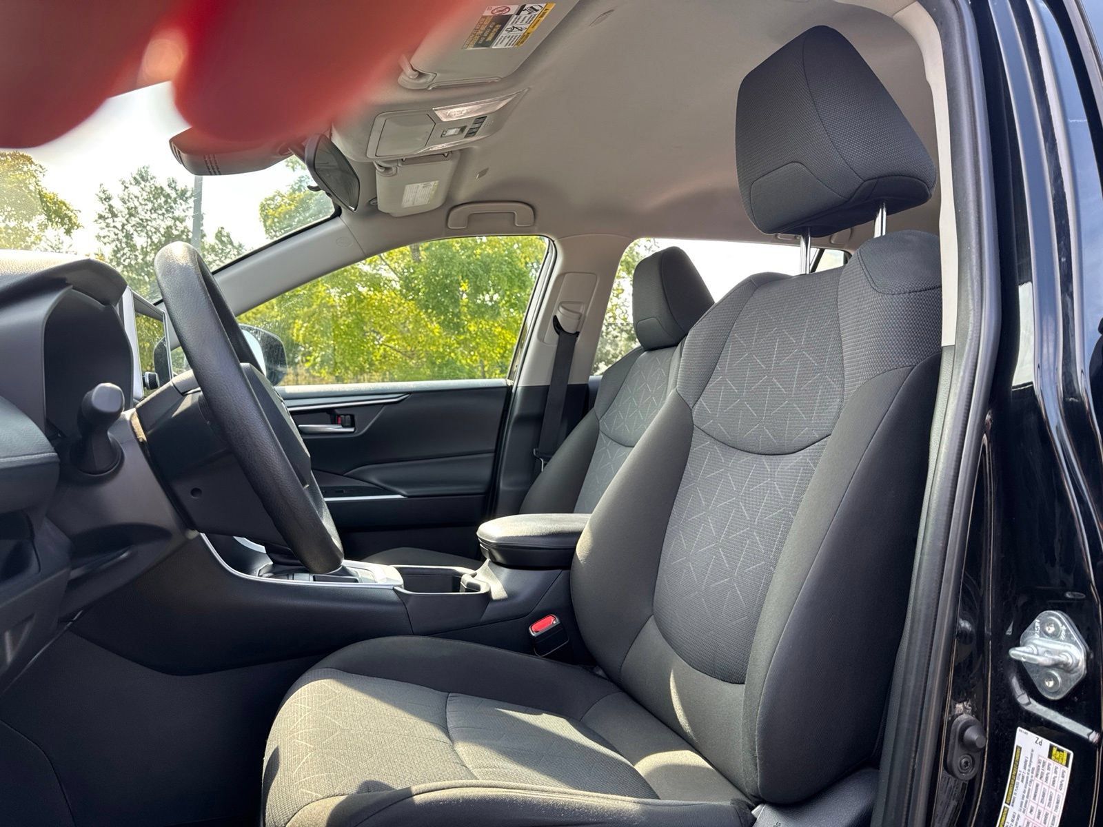 Used 2025 Toyota RAV4 XLE FWD image 12
