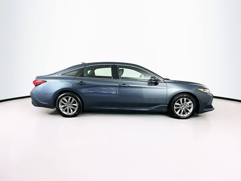 Used 2022 Toyota Avalon XLE w/ Moonroof Package image 10
