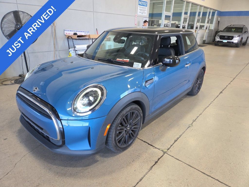 Used 2022 MINI Cooper 2-Door Hardtop FWD image 1