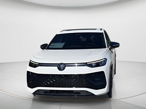 New 2026 Volkswagen Tiguan SE R-Line FWD image 3
