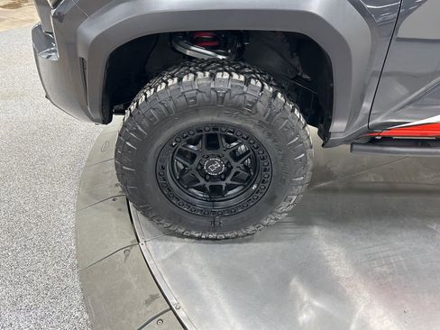 Used 2025 Toyota Tacoma TRD Off-Road image 29