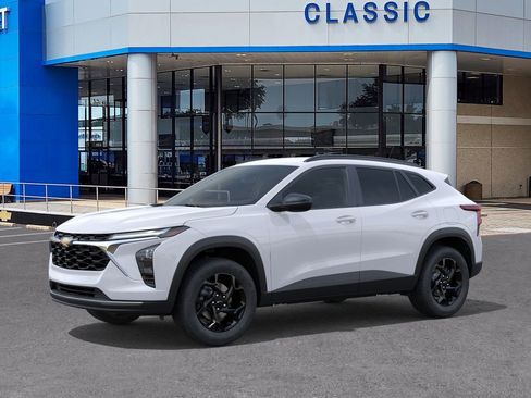 New 2026 Chevrolet Trax LT image 2